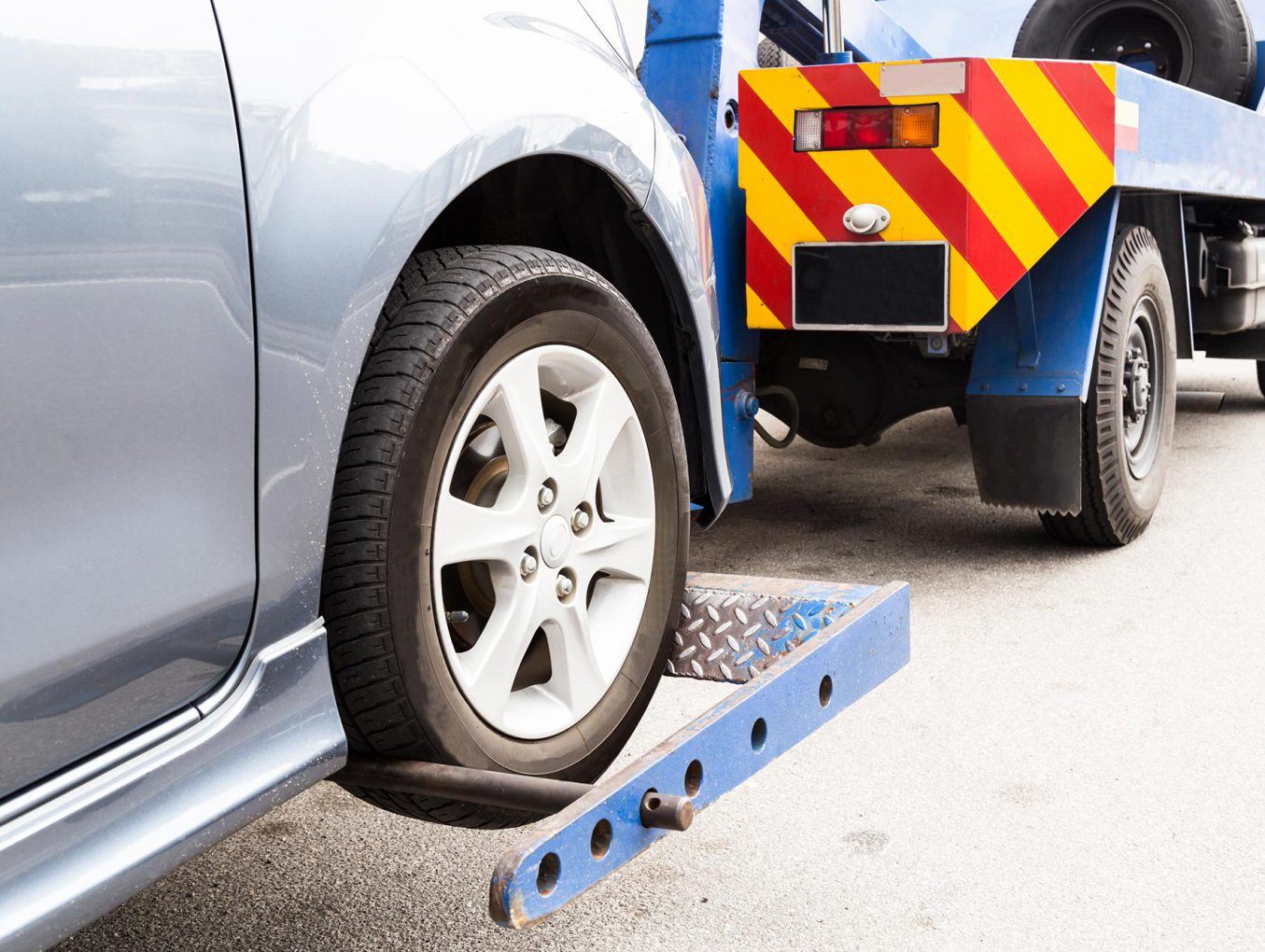 How Do Sideview Mirrors Correspond to Car Towing?